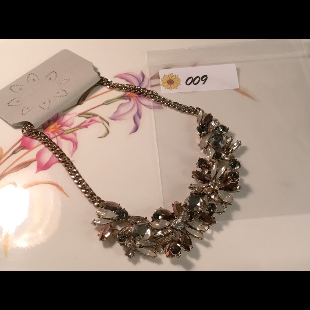 🔴PRICE DROP! #09 statement necklace